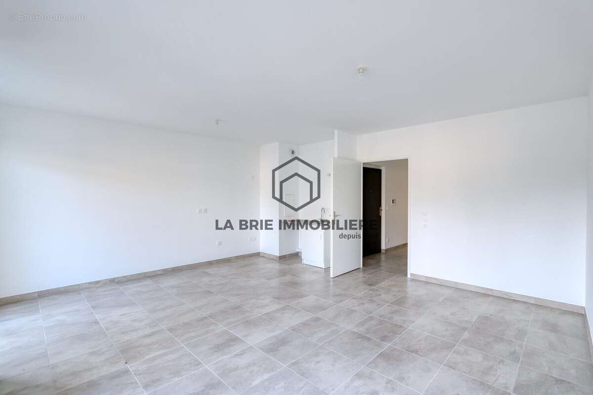 Appartement 63 m² à Mennecy  - photo 2