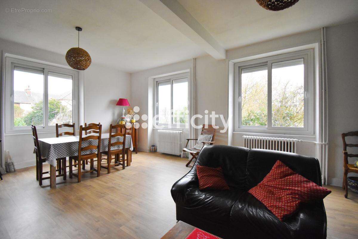 Appartement à MONTCEAU-LES-MINES