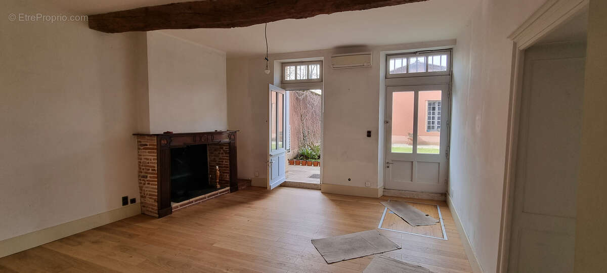 Maison à NEGREPELISSE