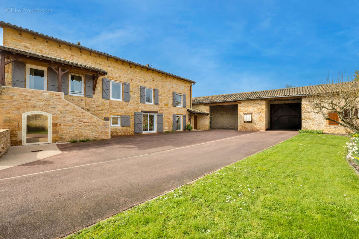 Maison à CHARNAY-LES-MACON