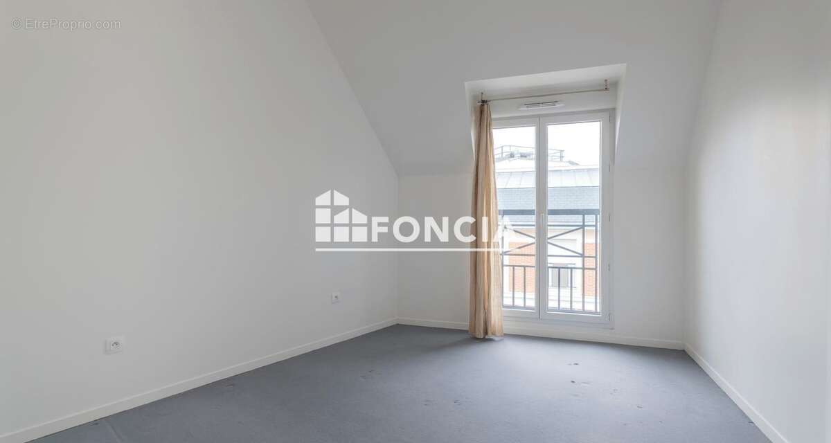 Dernier étage avec hauteur cathédrale – 45 m² lumineux – Proche RER et Parking - photo 5