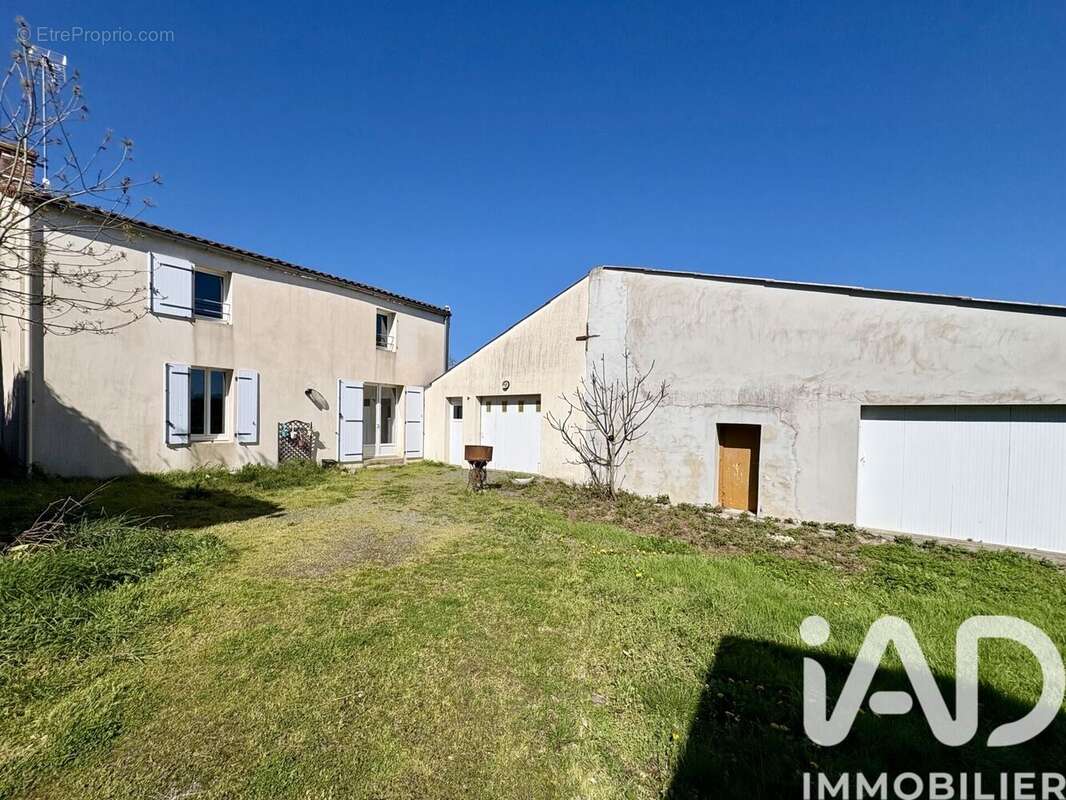 Maison 161 m² à Saint-Hilaire-Le-Vouhis  - photo 6