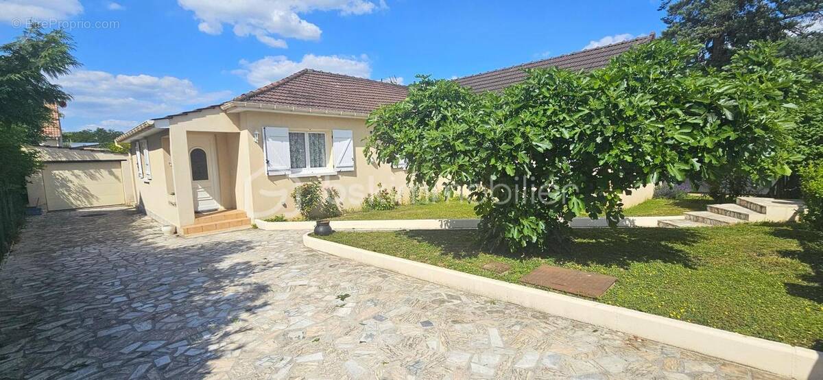 Maison à FONTENAY-TRESIGNY