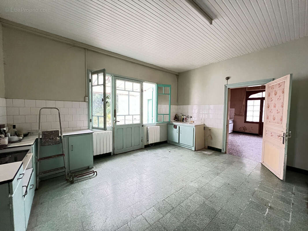 Sur 1 319 m² de terrain : Propriété Arvert - photo 5