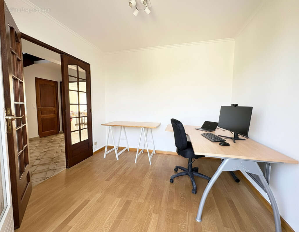 Maison à VERRIERES-LE-BUISSON