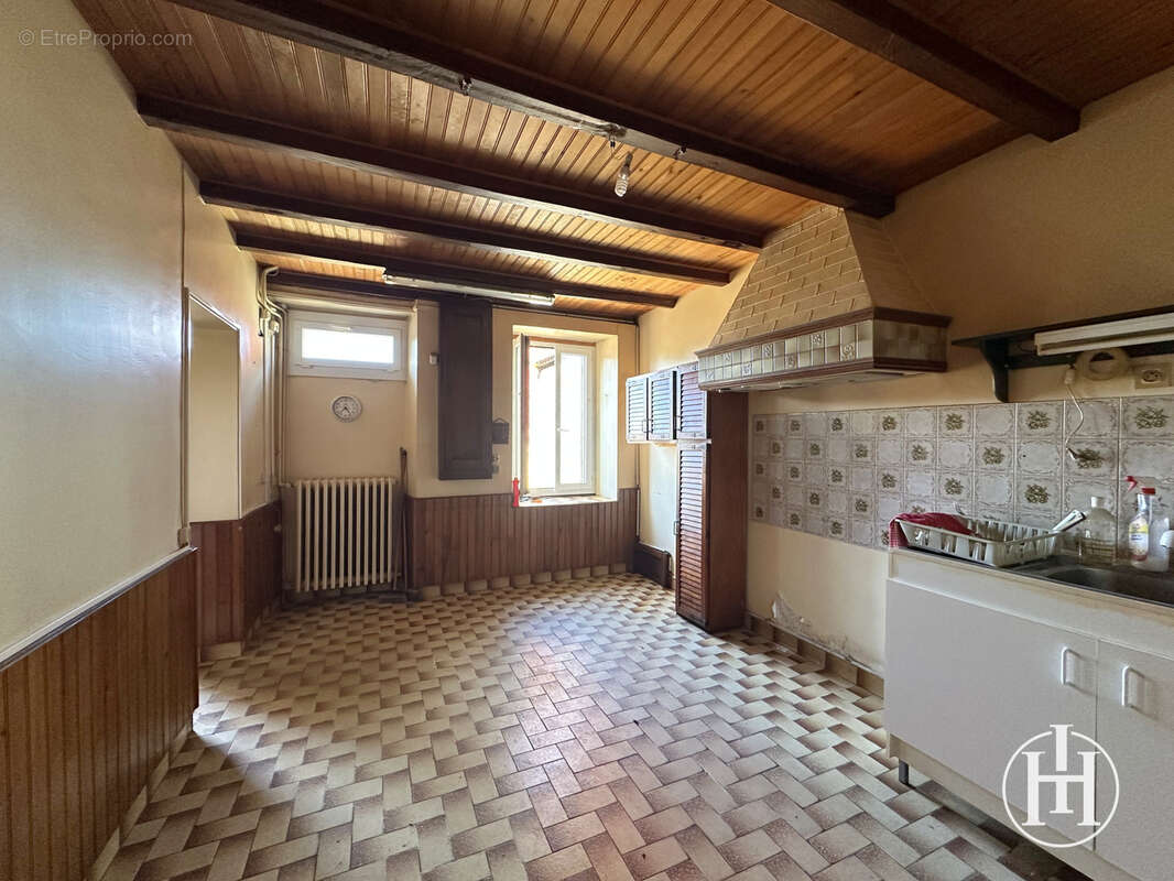 Maison à MONTLEVICQ