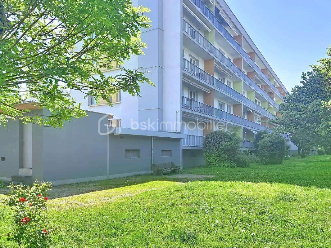 Appartement à LE PONT-DE-CLAIX