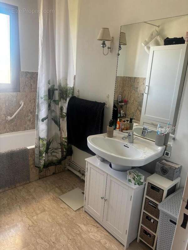   - Appartement à DRAGUIGNAN