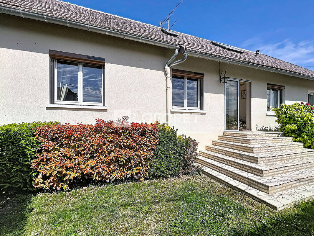 Maison à MORAINVILLIERS