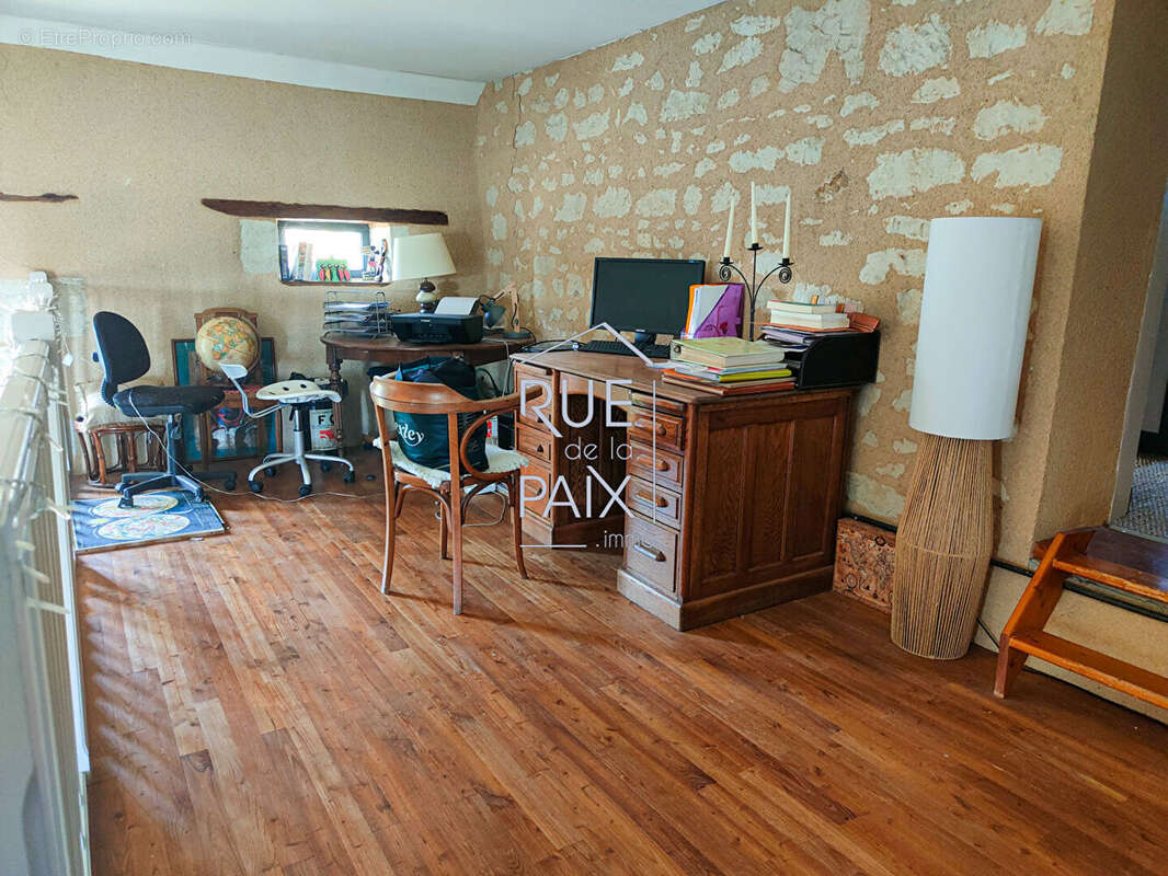 Maison à SAINT-GENEST-D'AMBIERE