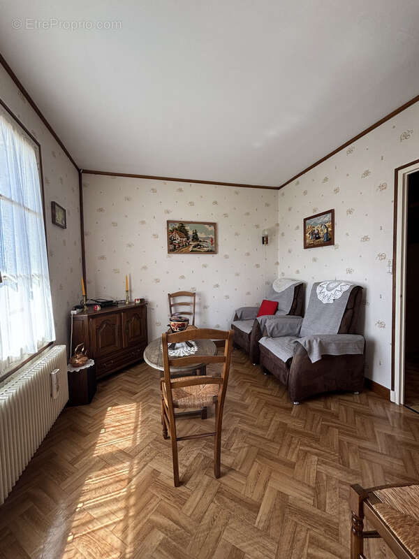 Maison à LEUGLAY
