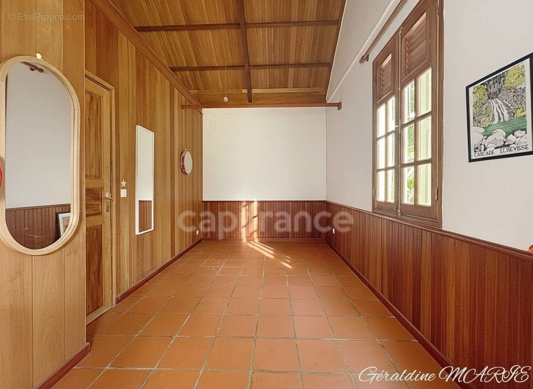 Villa 242 m² avec piscine, T2 loué et terrain de 4 000 m² - photo 16