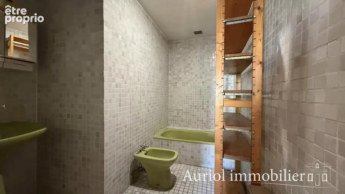 AURIOL Immeuble 200 m2 avec Commerce, Bureau et Appartement - photo 5