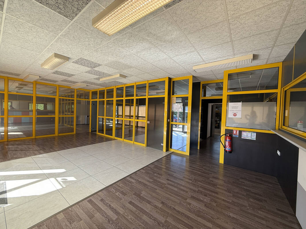 Commerce à SARLAT-LA-CANEDA