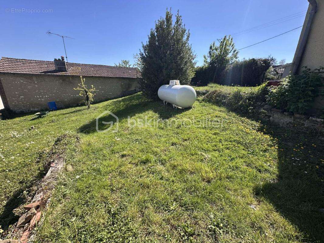  Belle maison familiale aux volumes généreux – Un cadre de vie idéal !A Neuvy-Sautour - photo 12