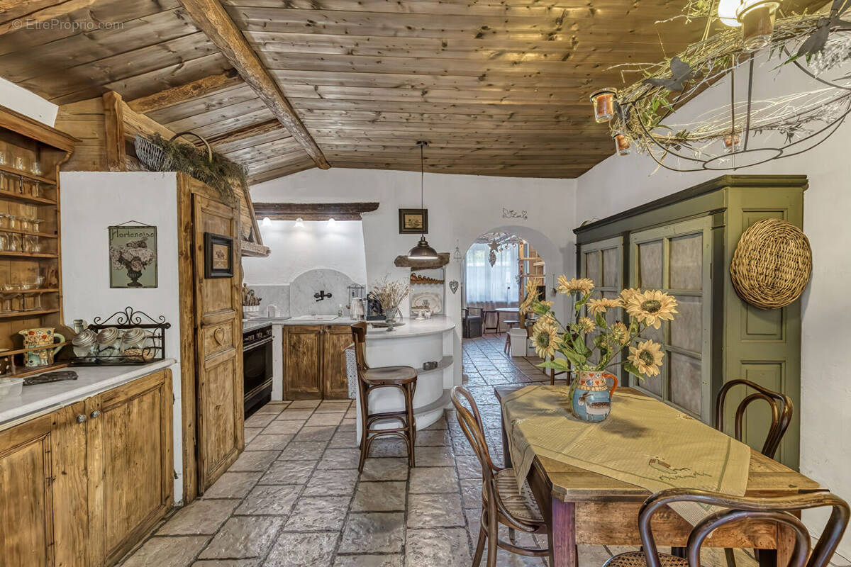 Maison à MENTHON-SAINT-BERNARD