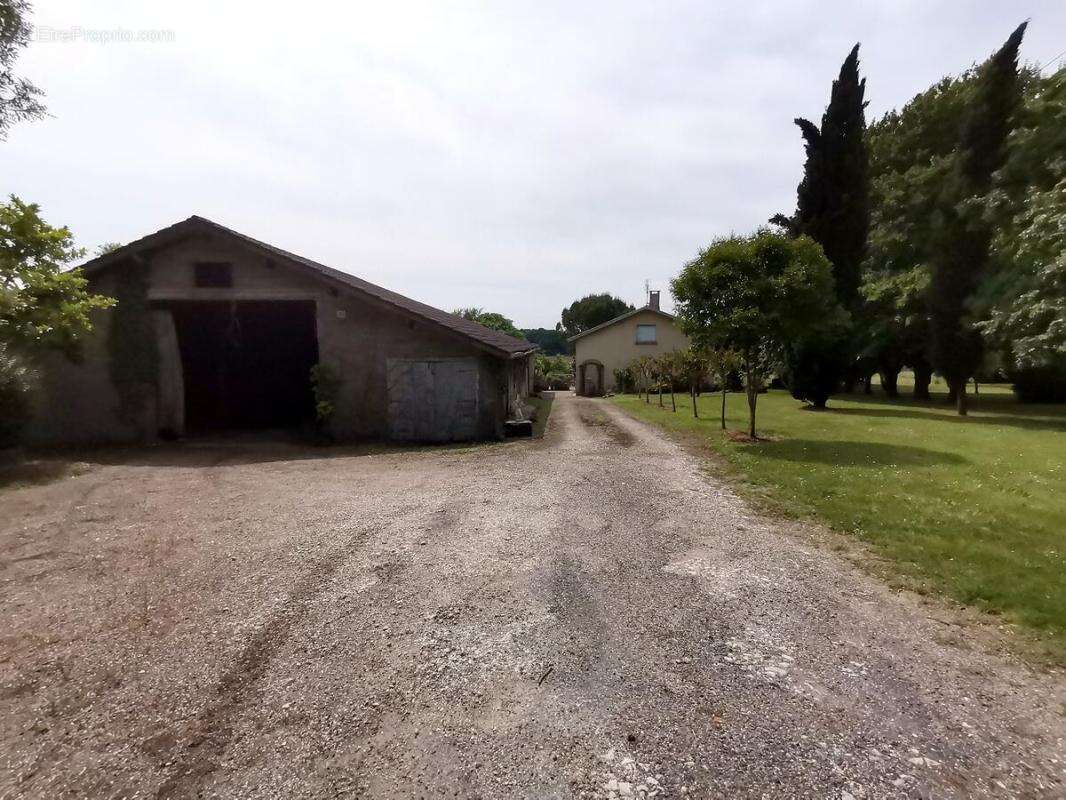 Maison à MONBAHUS