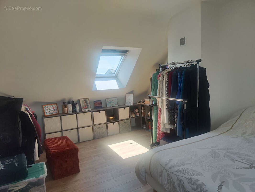 A découvrir à Plougonver - le confort du récent : 3 chambres, vie de plain-pied et un cadre de vie paisible - photo 8