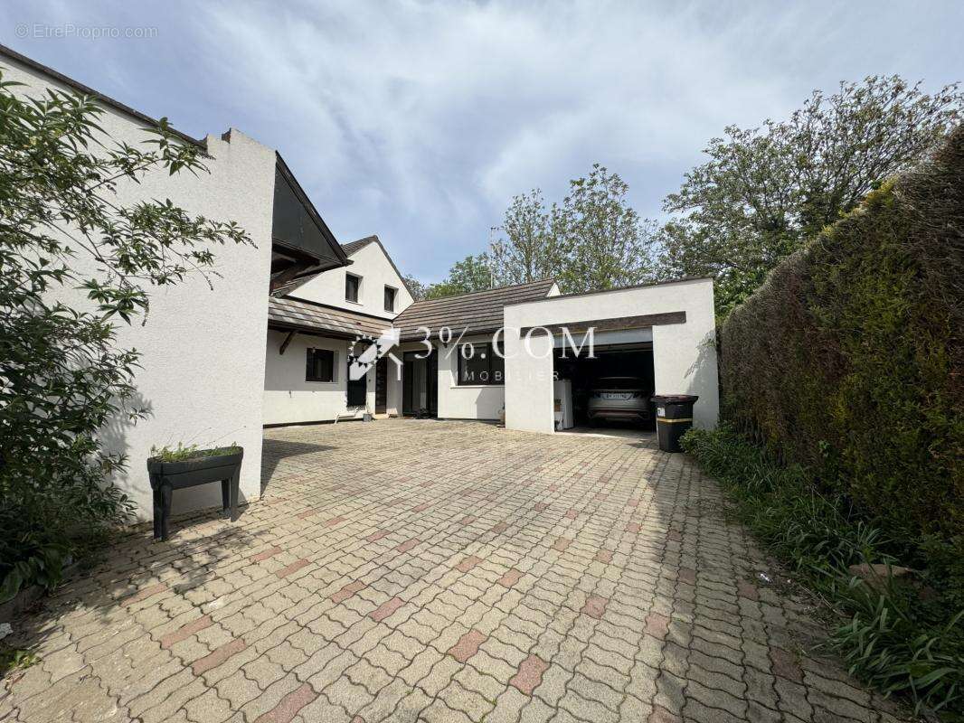 3%COM Belle maison avec 4 chambres- piscine et double garage - photo 10