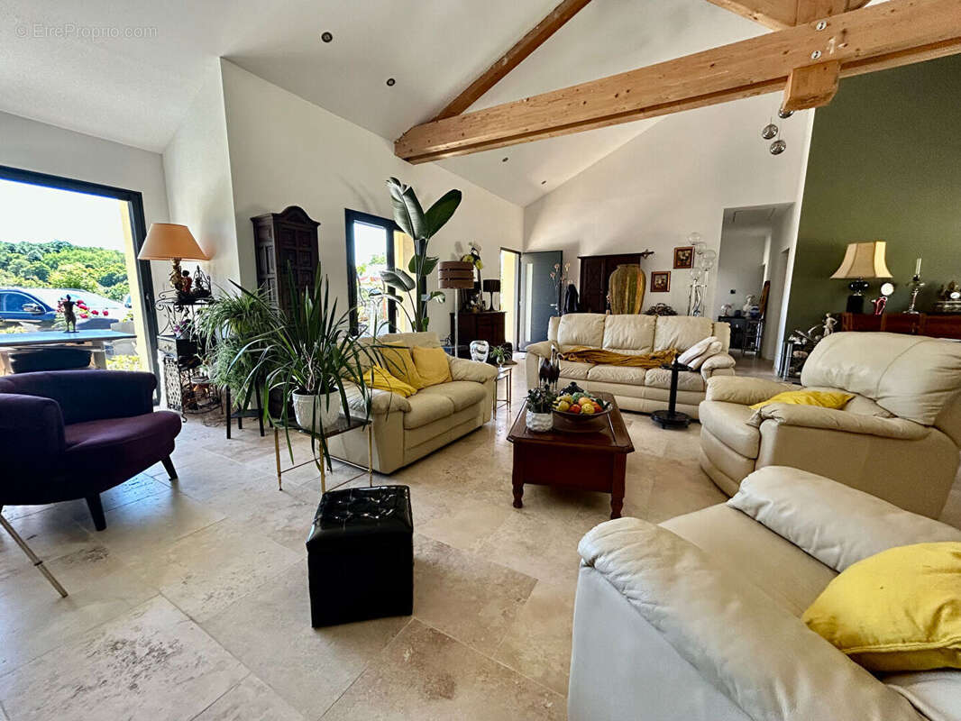 Maison à SAINT-PIERRE-LAFEUILLE