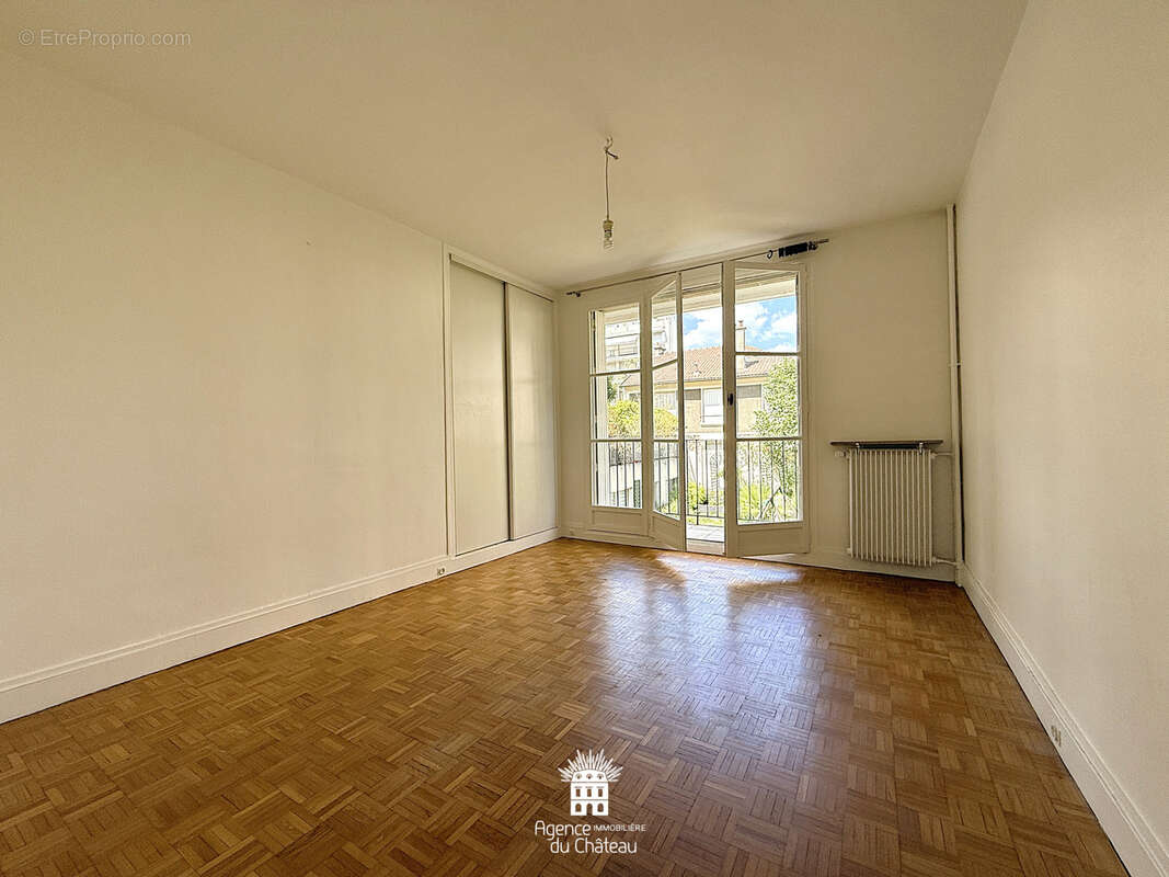 VERSAILLES AV DE PARIS - PARC MADAME ELISABETH  - 5P 125m2 traversant  Séjour Double - 3 Ch au calme absolu - photo 3