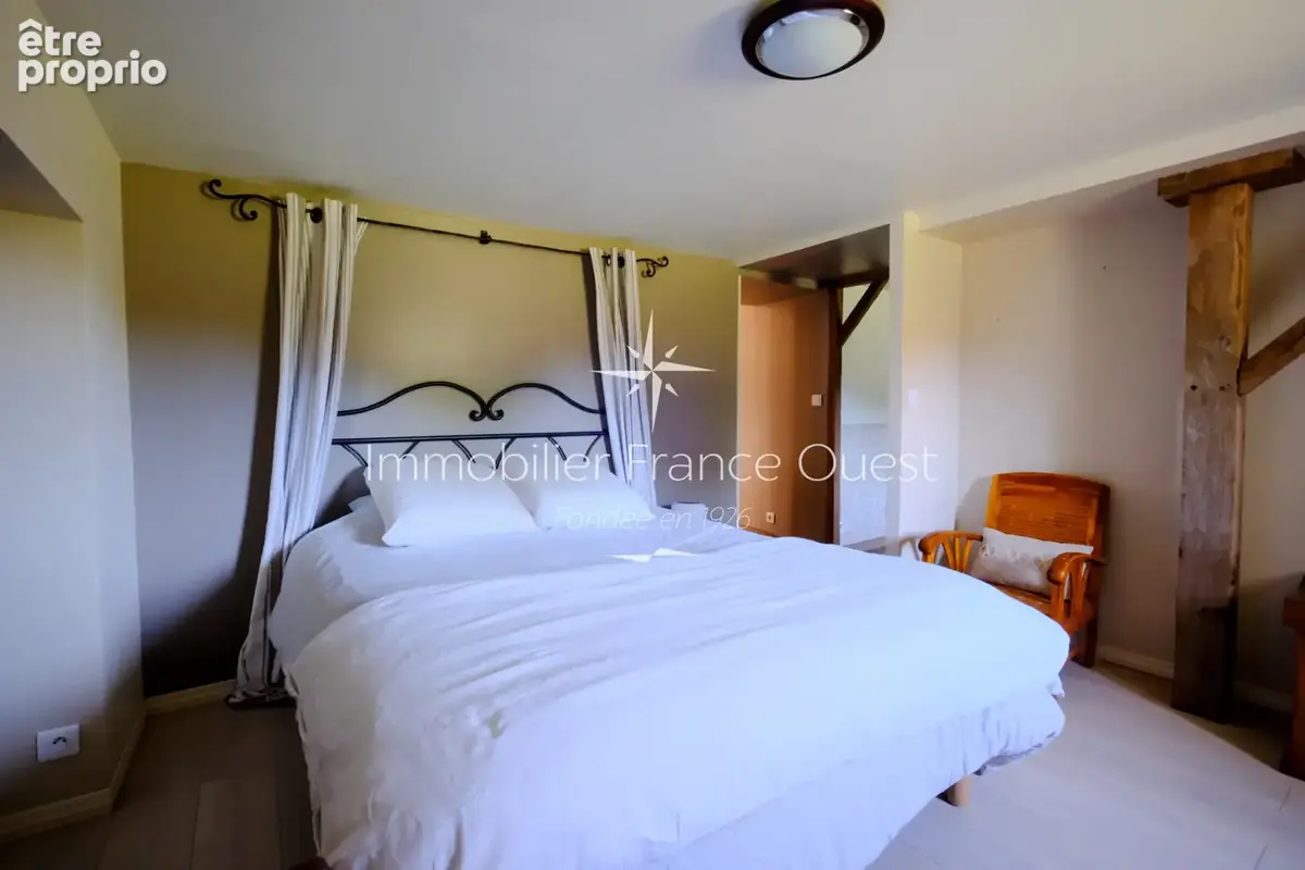 Propriété de caractère avec piscine, étang et dépendances - photo 13