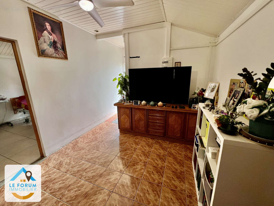 Saint joseph 97480 - maison t6 - beaux volumes - cadre verdoyant - photo 3