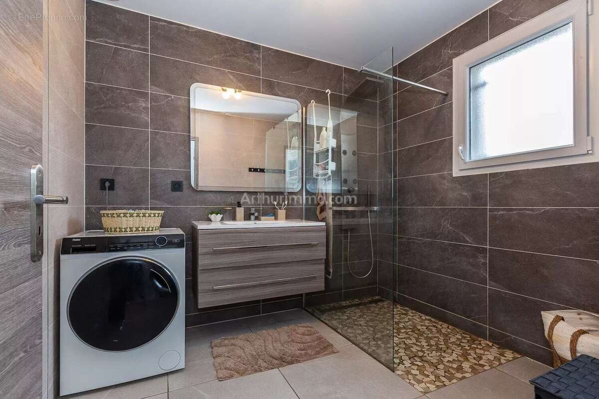 Maison à VEZERONCE-CURTIN