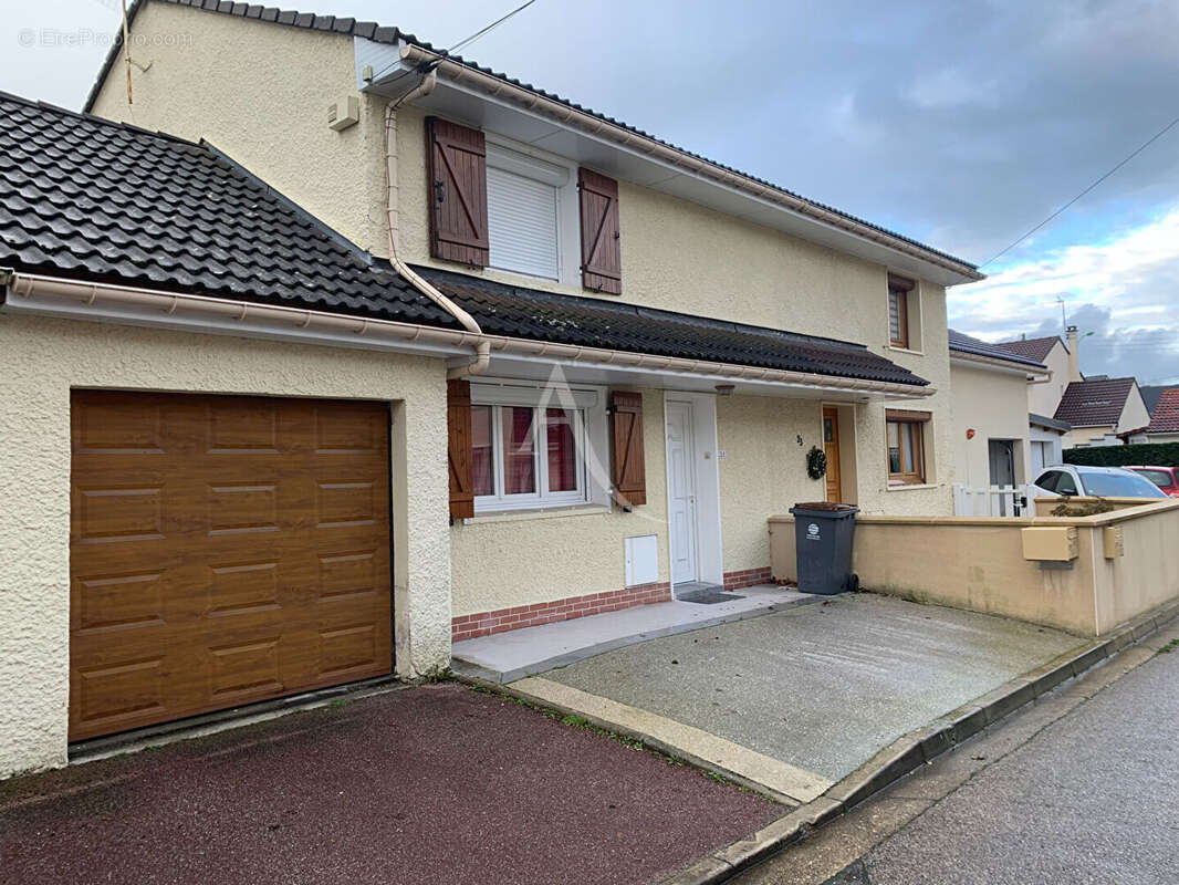 Maison à SAINT-ETIENNE-DU-ROUVRAY