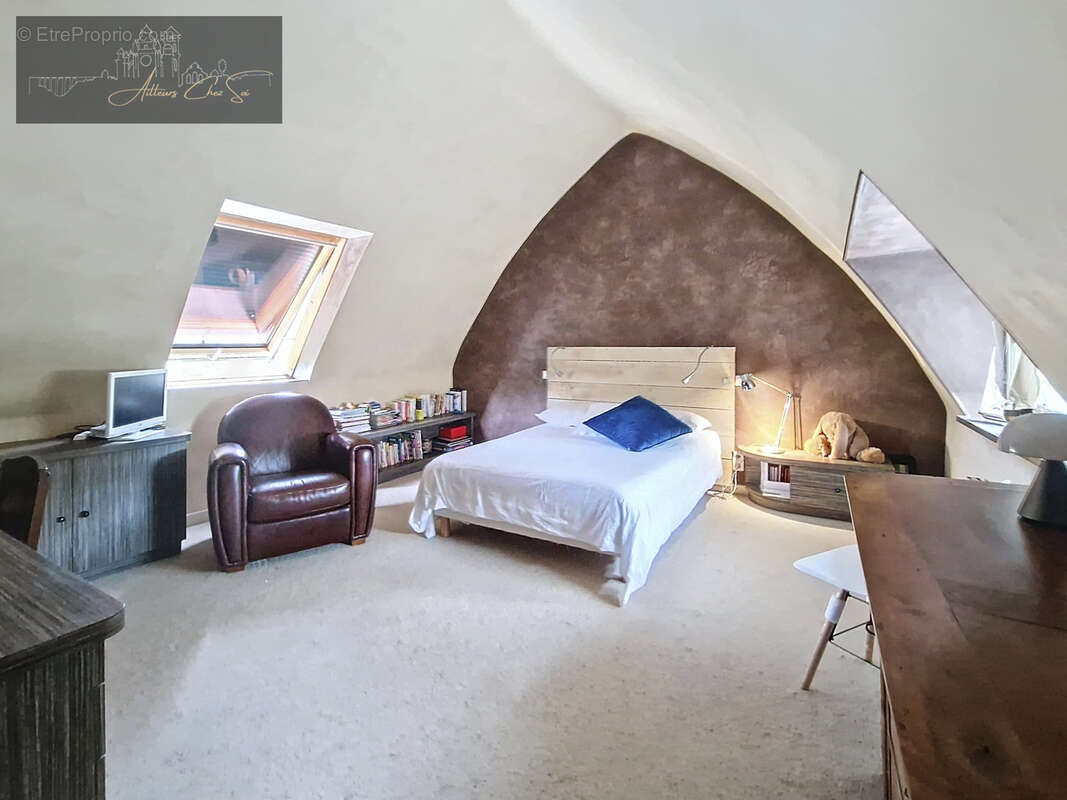 À Vendre - Maison en Pierres avec Cachet et Matériaux de Qualité - photo 9