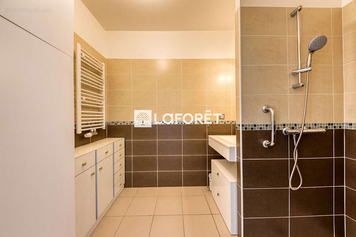 Appartement à EMERAINVILLE