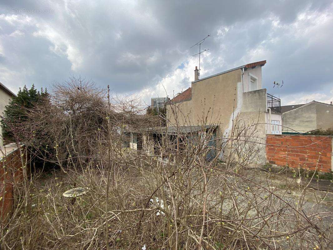 Terrain à DRANCY