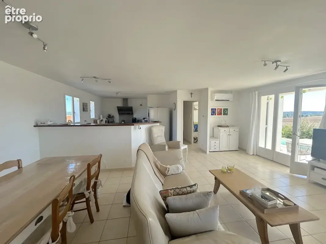 Coup de coeur pour cette magnifique maison avec piscine et vues dégagée sur terrain de 8249m2 - photo 4