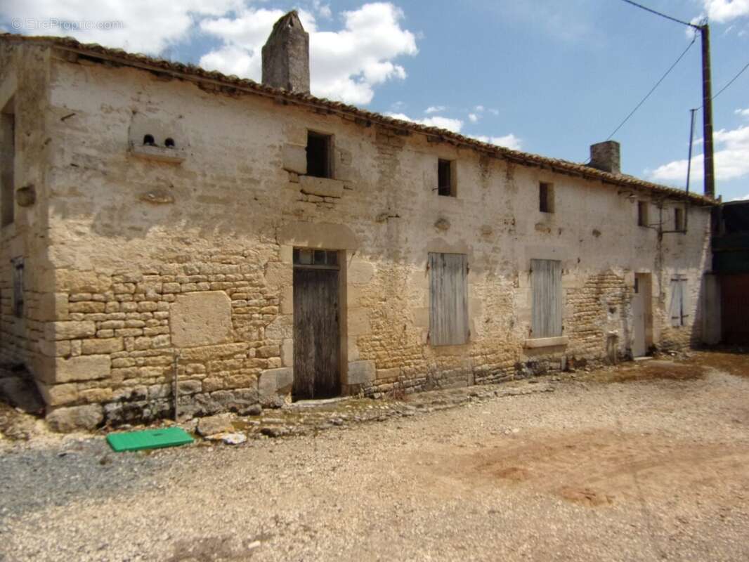 Maison à PERIGNE