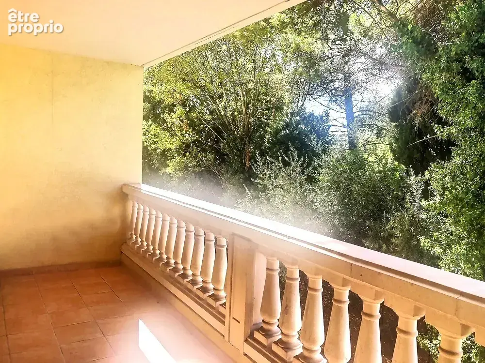 Superbe F1 de 43 m2 avec terrasse et ascenseur. - photo 2