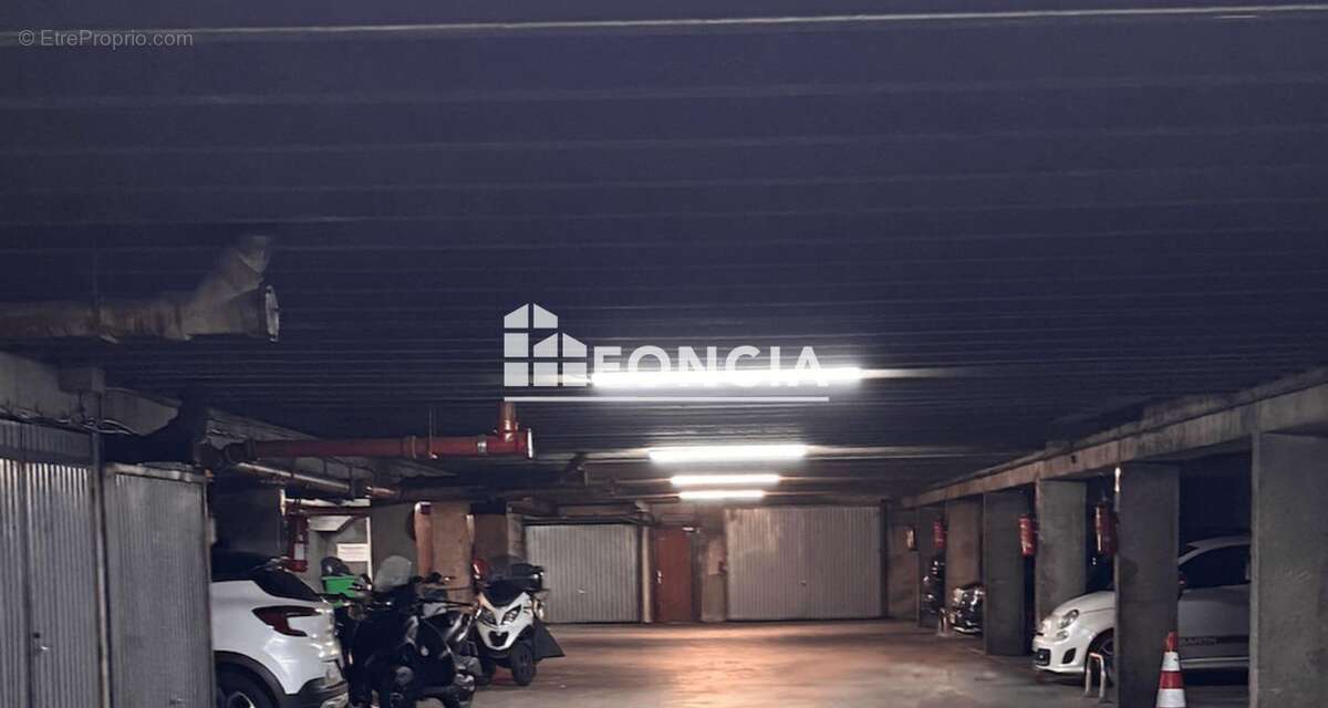 Parking à PARIS-19E