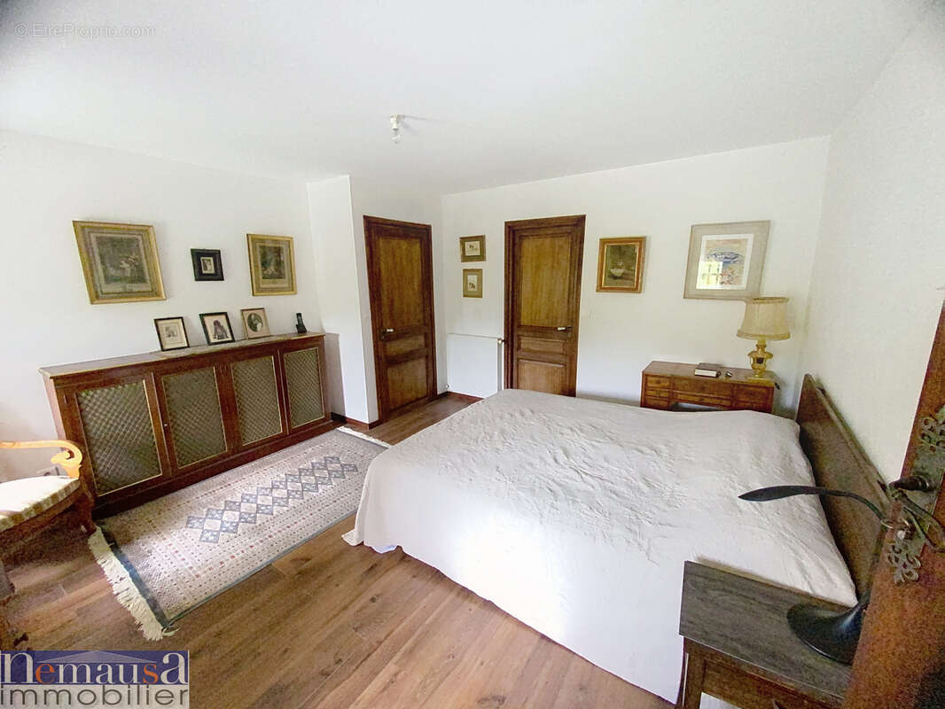 Maison à SAINT-LAURENT-DES-ARBRES