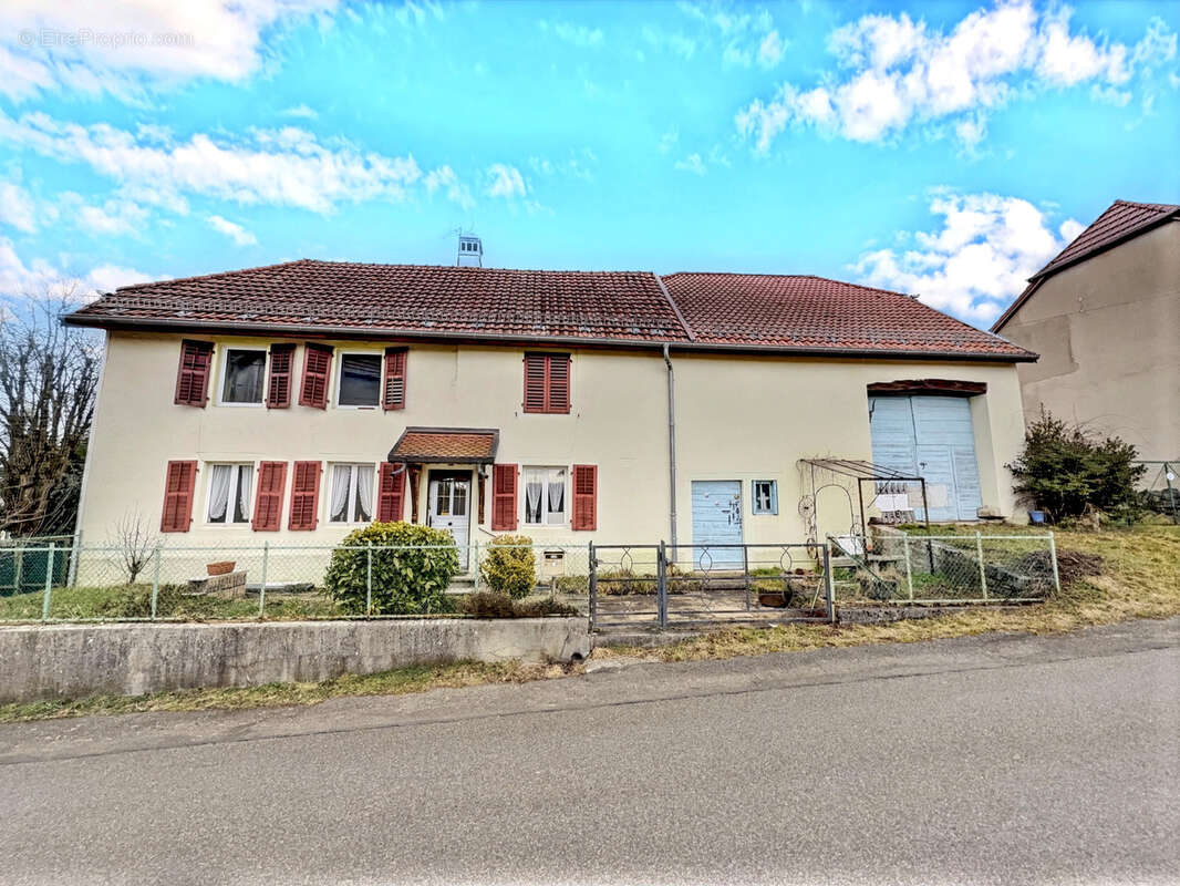 Maison à MONTECHEROUX