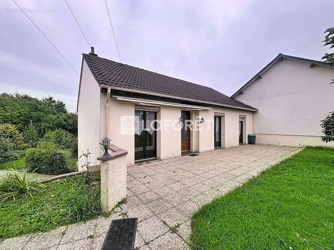 Maison à LA CHAPELLE-BICHE