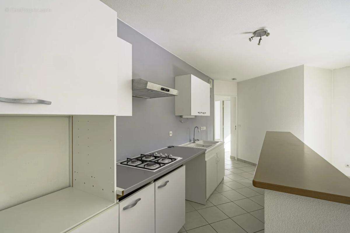 Appartement à LA ROQUE-D'ANTHERON