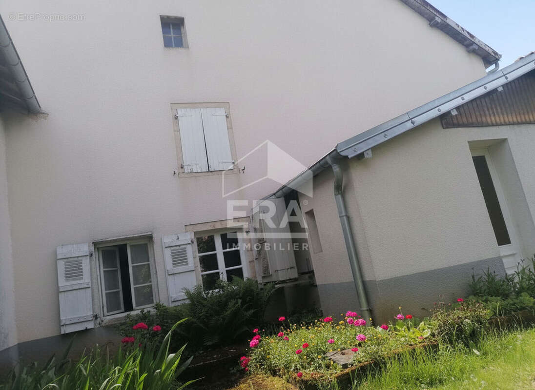 Maison à VALLEROIS-LE-BOIS