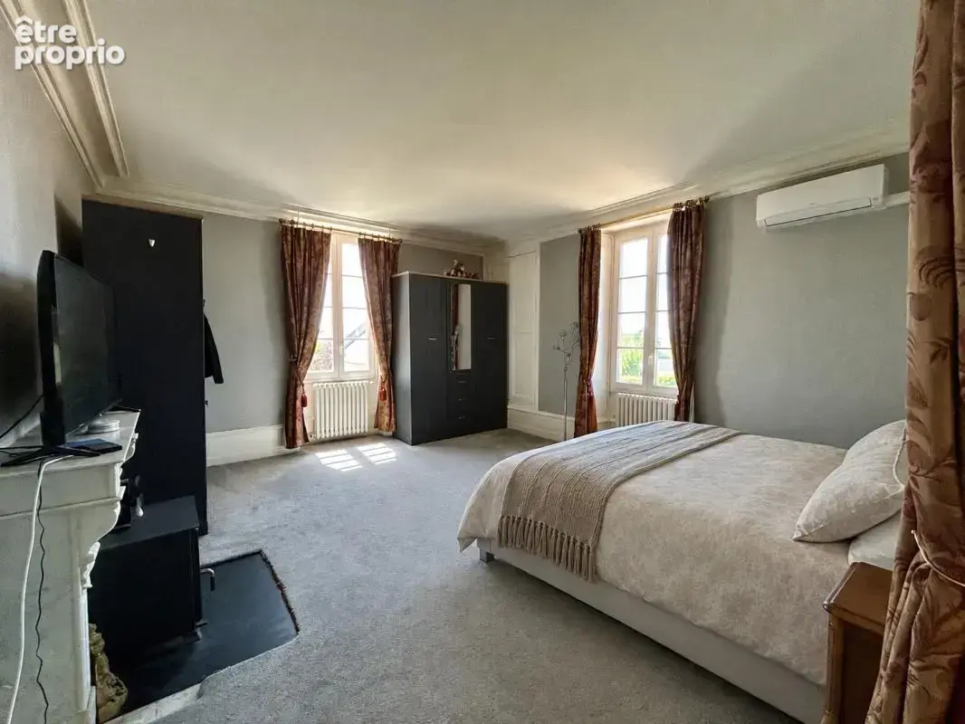 Château du XVIIIe siècle restauré avec soin, avec piscine ch - photo 8