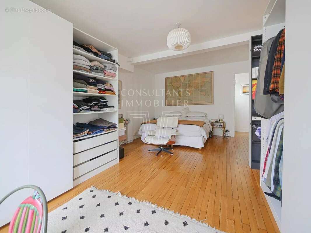 Appartement à PARIS-16E
