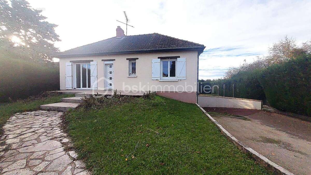 Maison à SAINT-PERAVY-LA-COLOMBE