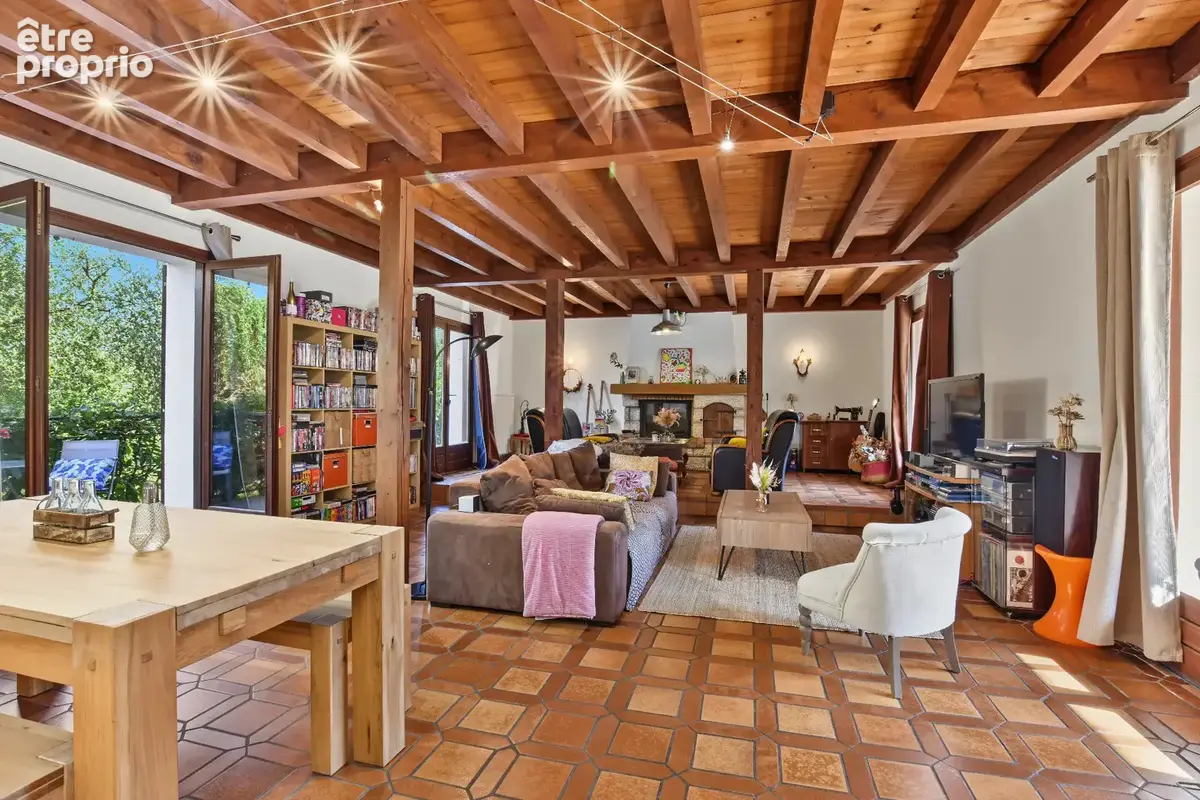 Grande maison familiale de 330 m² Carrez sur 1400 m² de terrain - 4 chambres, sous-sol complet et combles aménagés - photo 3