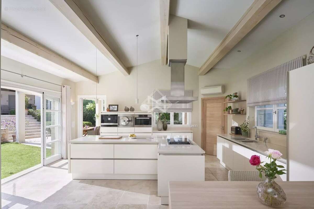 Maison à TOURRETTES