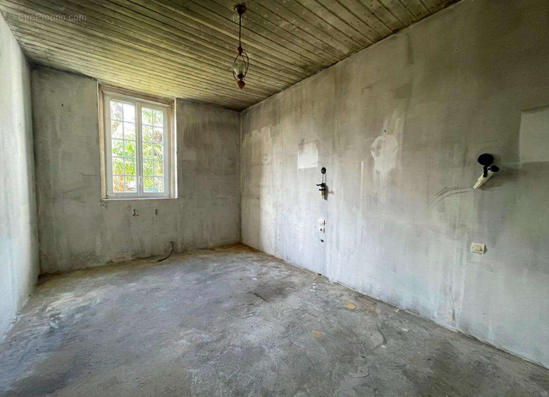 Maison à MONTFORT-SUR-MEU