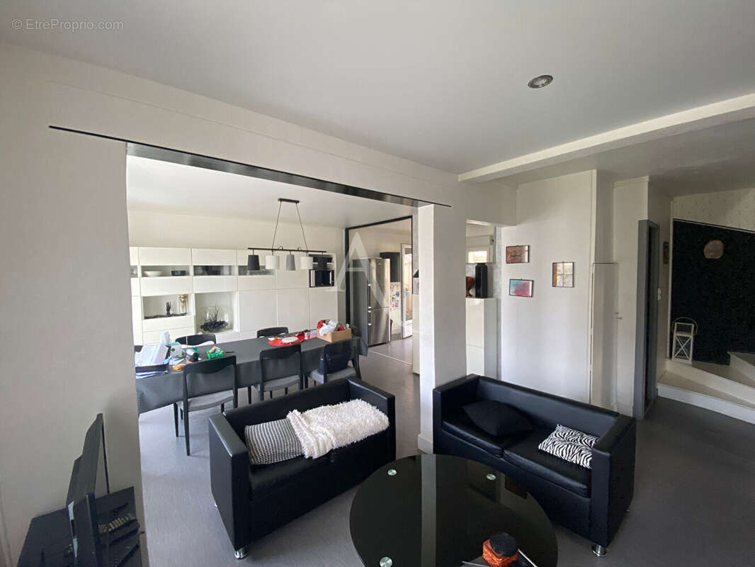 Maison à SAINT-JEAN-DE-LA-RUELLE