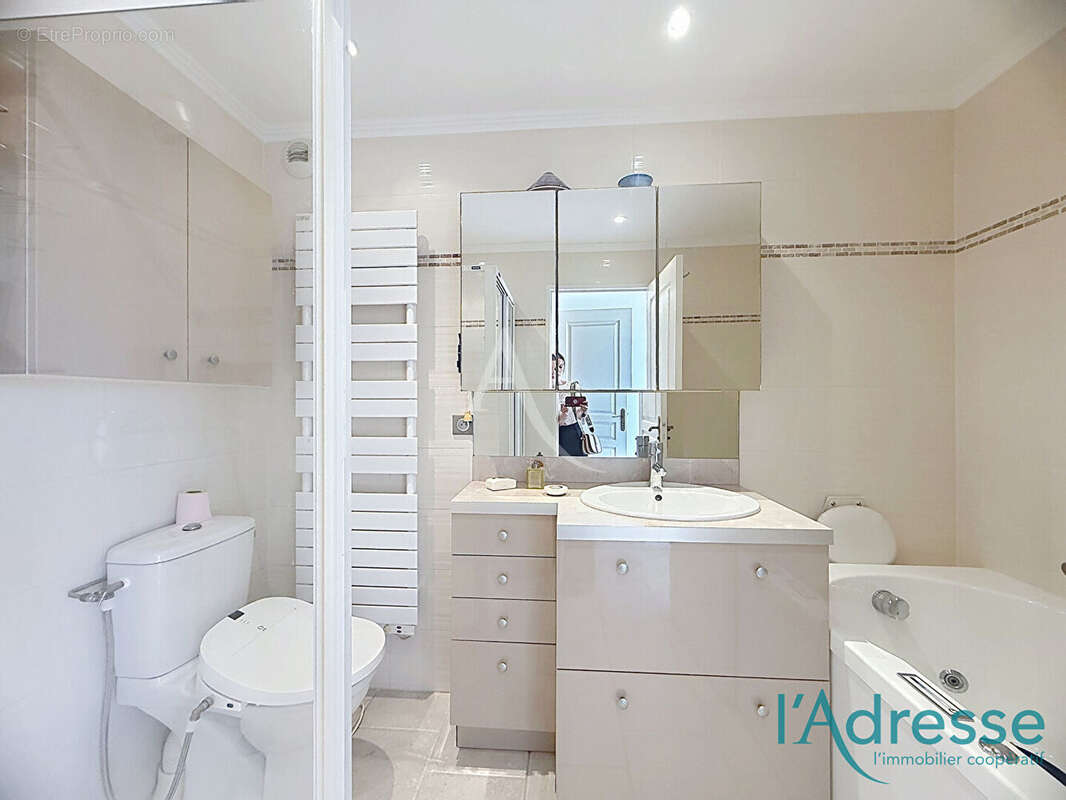RARE ! Magnifique appartement-villa , VUE MER PANORAMIQUE THEOULE ! - photo 12