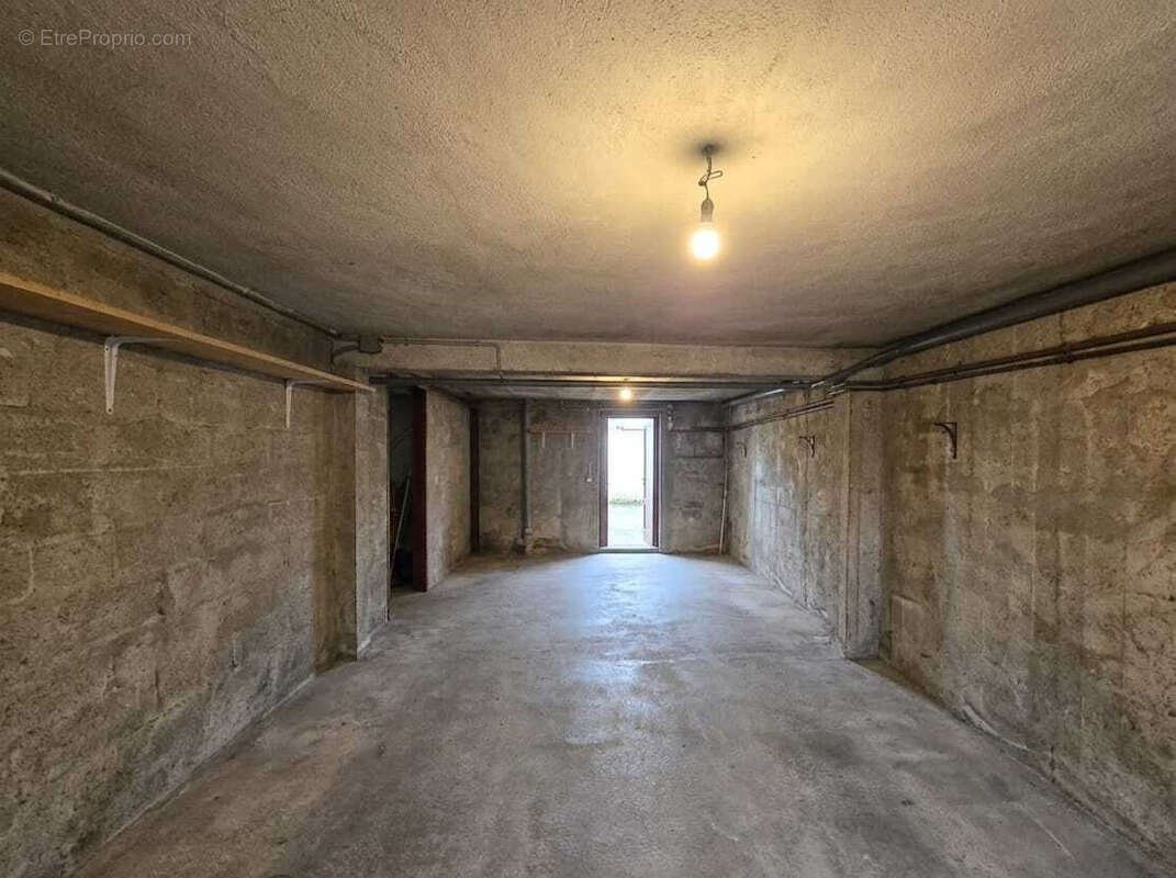 Maison familiale avec sous-sol total et combles aménageables   Terrain arboré de 760 m2   Vieux Pontault Comba - photo 15